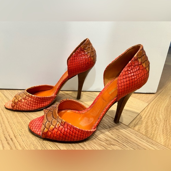 BCBG peep toe shoe - Picture 3 of 8